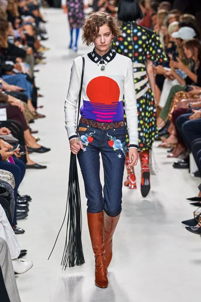 Look 3